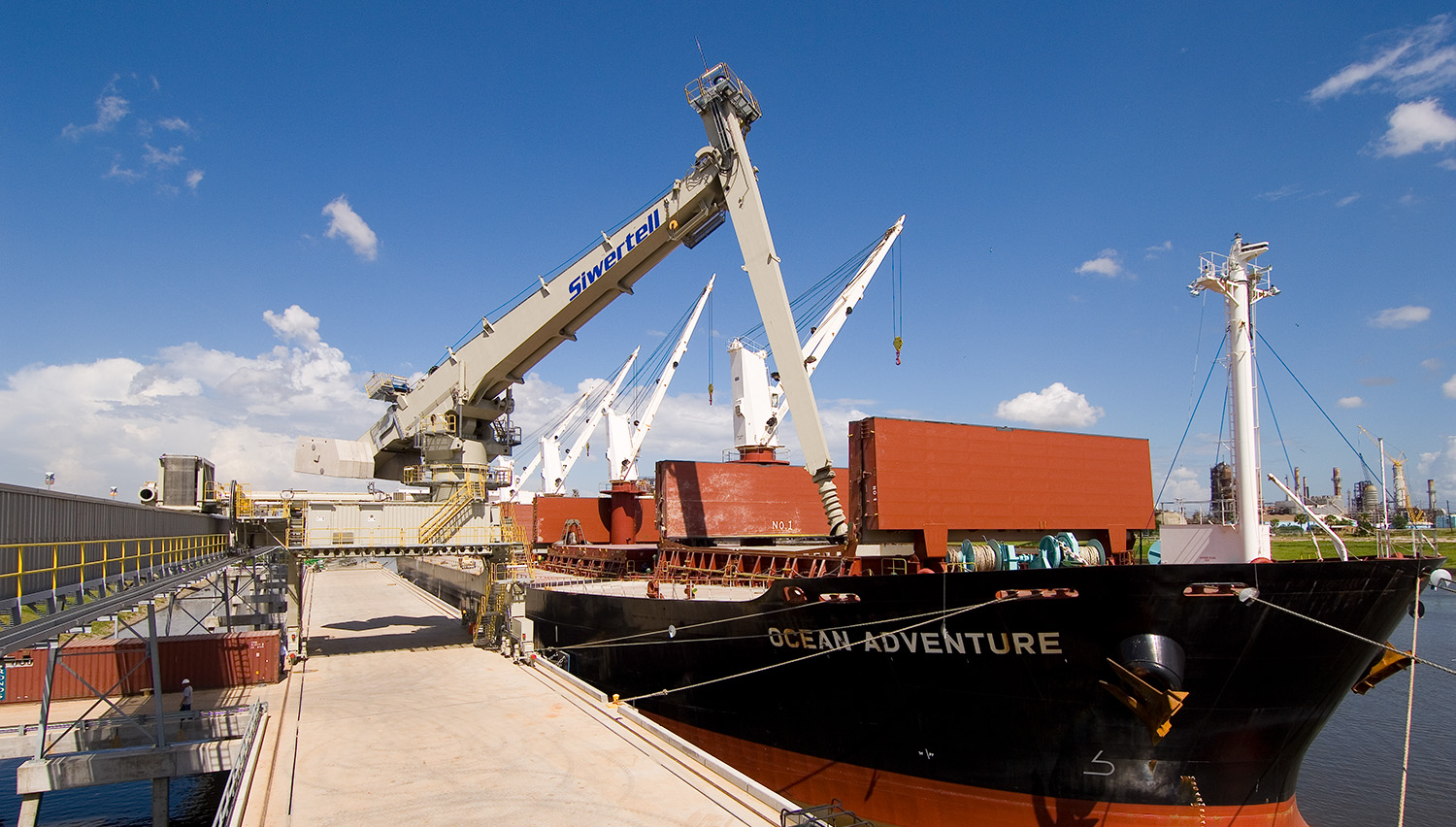 Siwertell ship unloader in Houston port