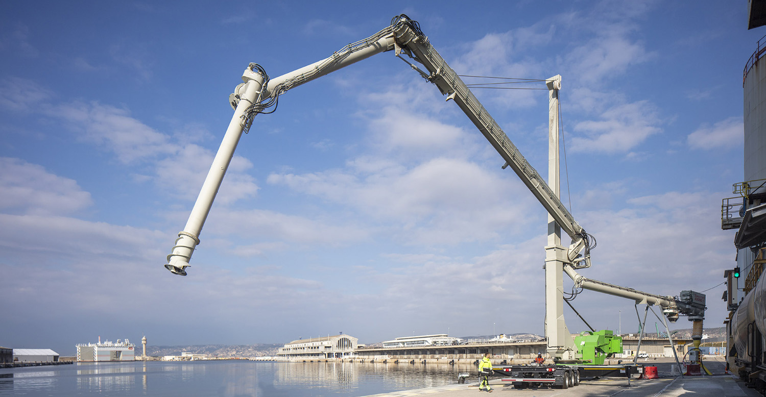 Siwertell road-mobile unloader in France