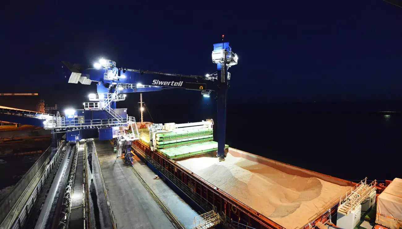siwertell biomass handling equipment unloading bio pellets from barge