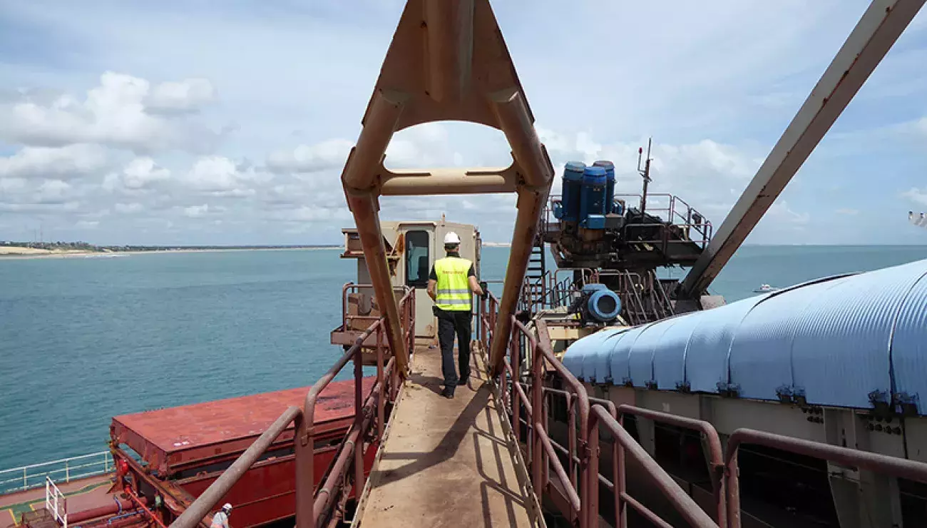 Surveyor walking on the Siwertell ship unloader