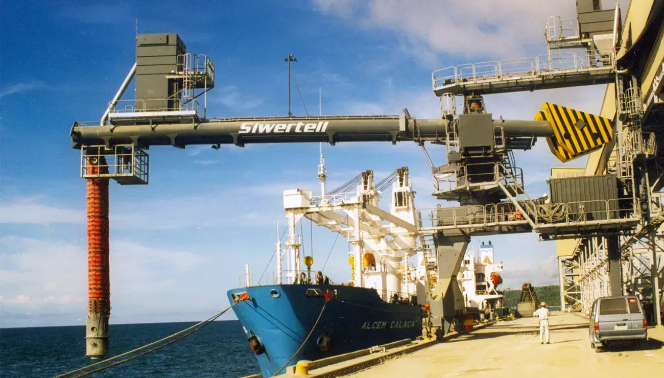 Siwertell ship unloader