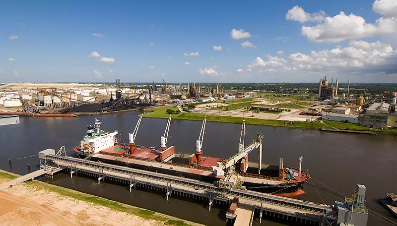 Siwertell ship unloader at Houston cement terminal