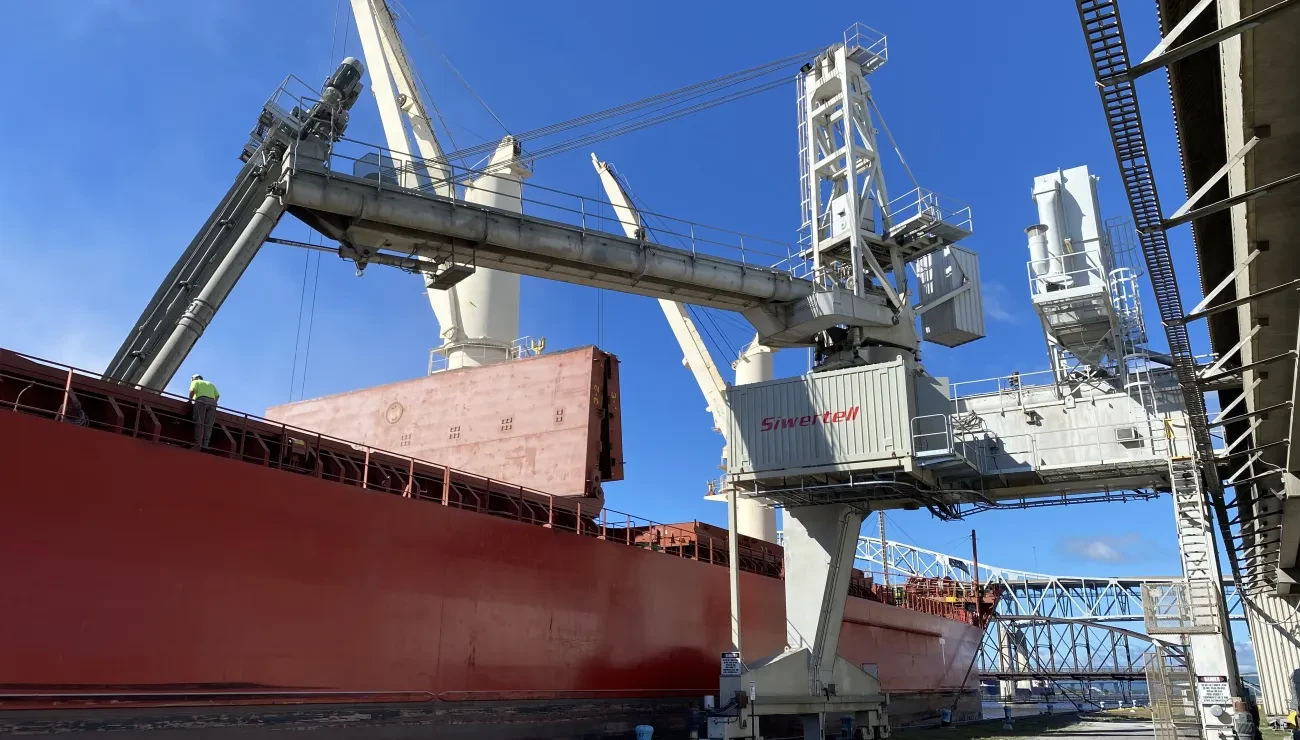 Siwertell ship unloader