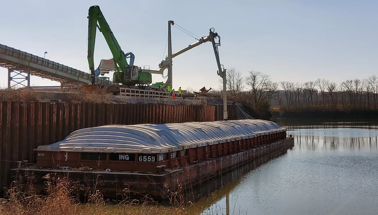 Siwertell road-mobile ship unloader