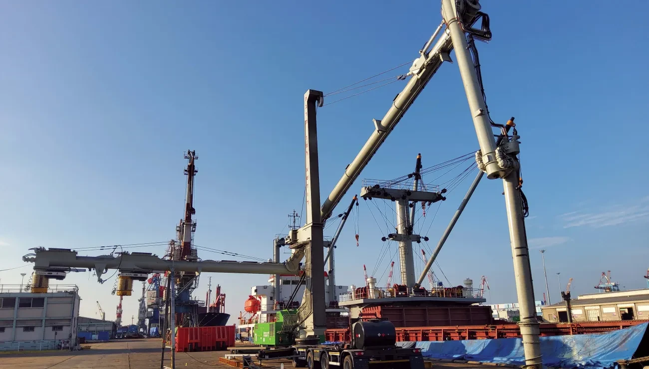 Siwertell road-mobile ship unloader