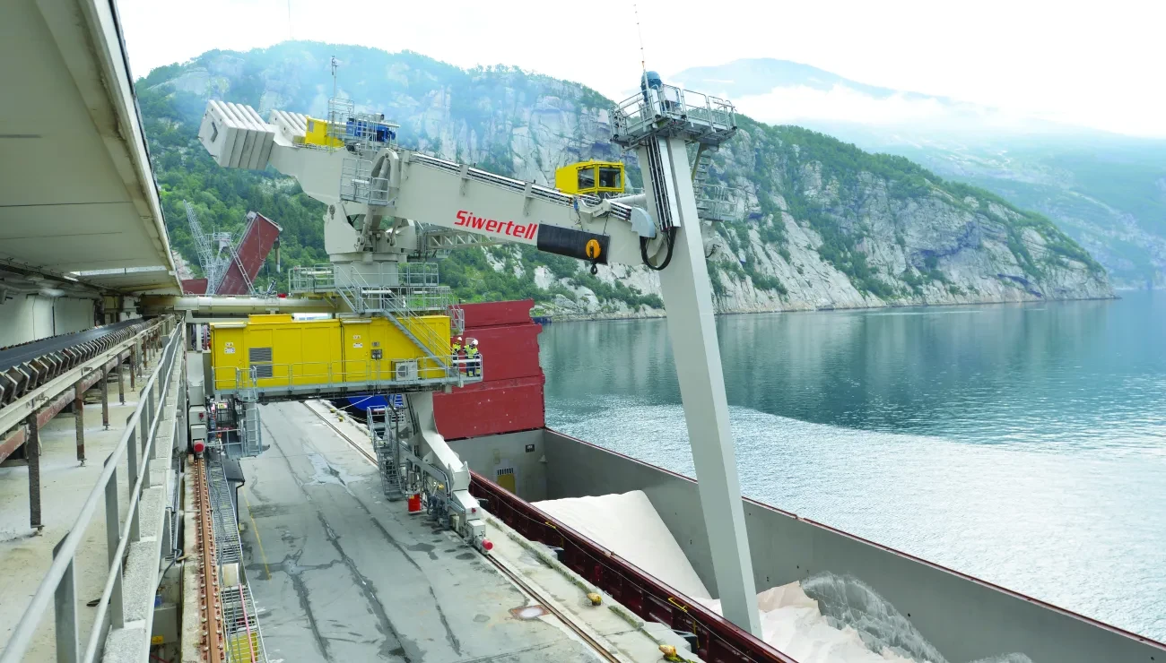 Siwertell ship unloader