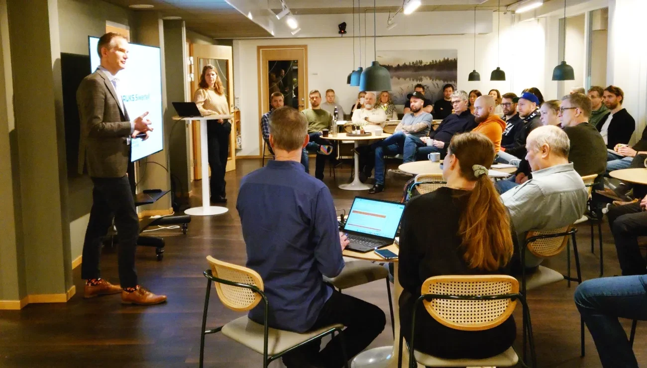 Person presenting to a crowd 