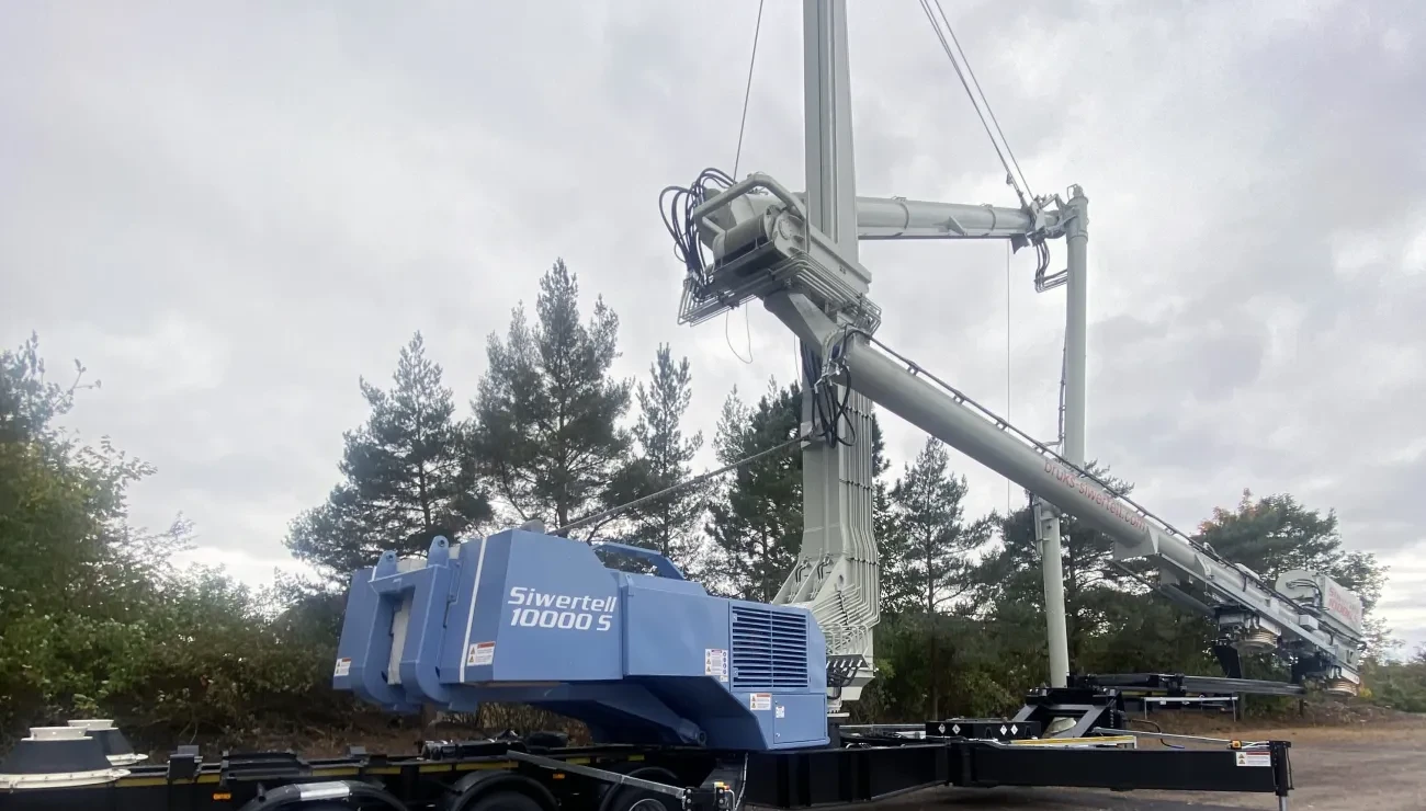 Siwertell road-mobile ship unloader