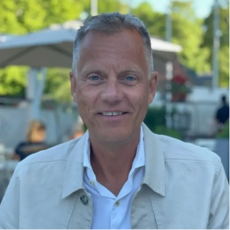 male employee at Bruks Siwertell