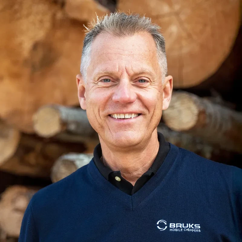 male employee at Bruks Siwertell 