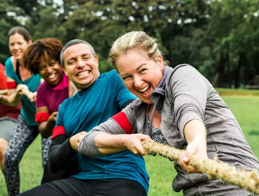 people pulling a rope