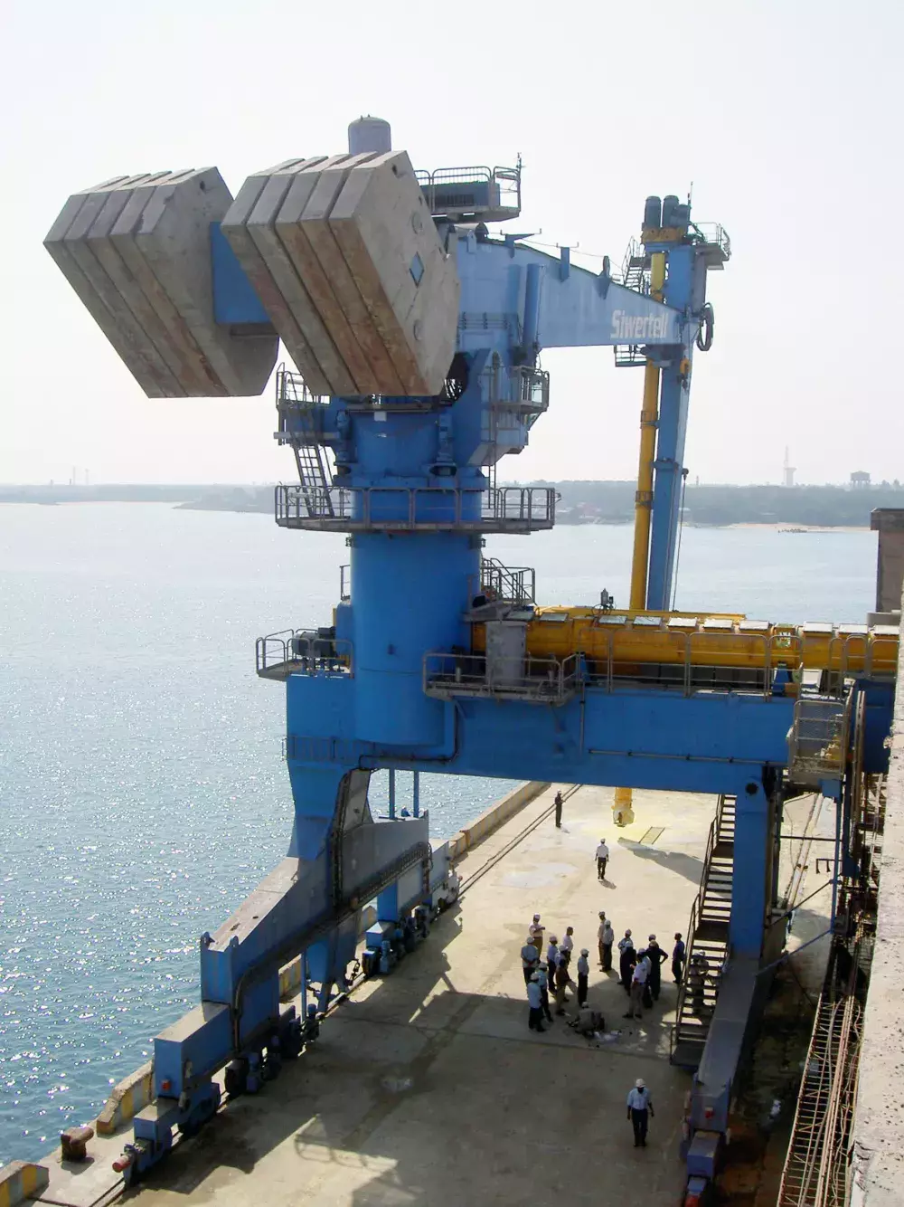 Siwertell ship unloader