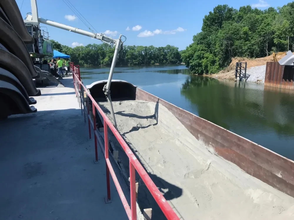 Siwertell road-mobile unloader