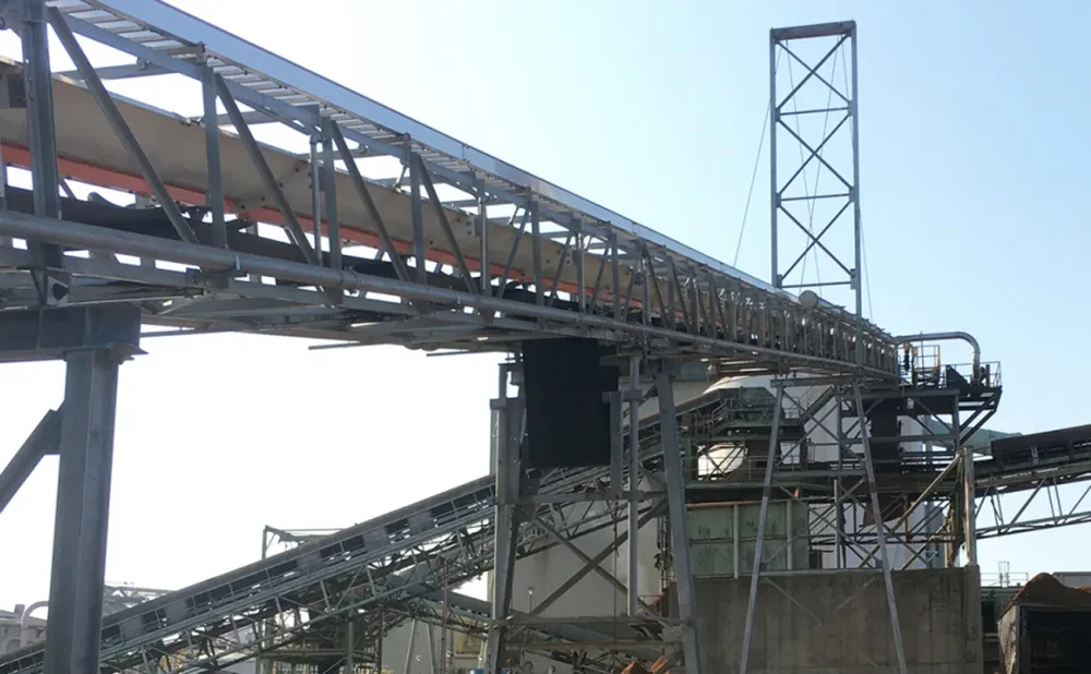 long bulkhandling conveying belt