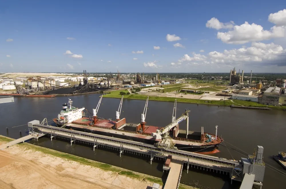 Siwertell ship unloader