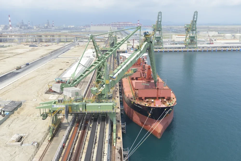 Siwertell ship unloader