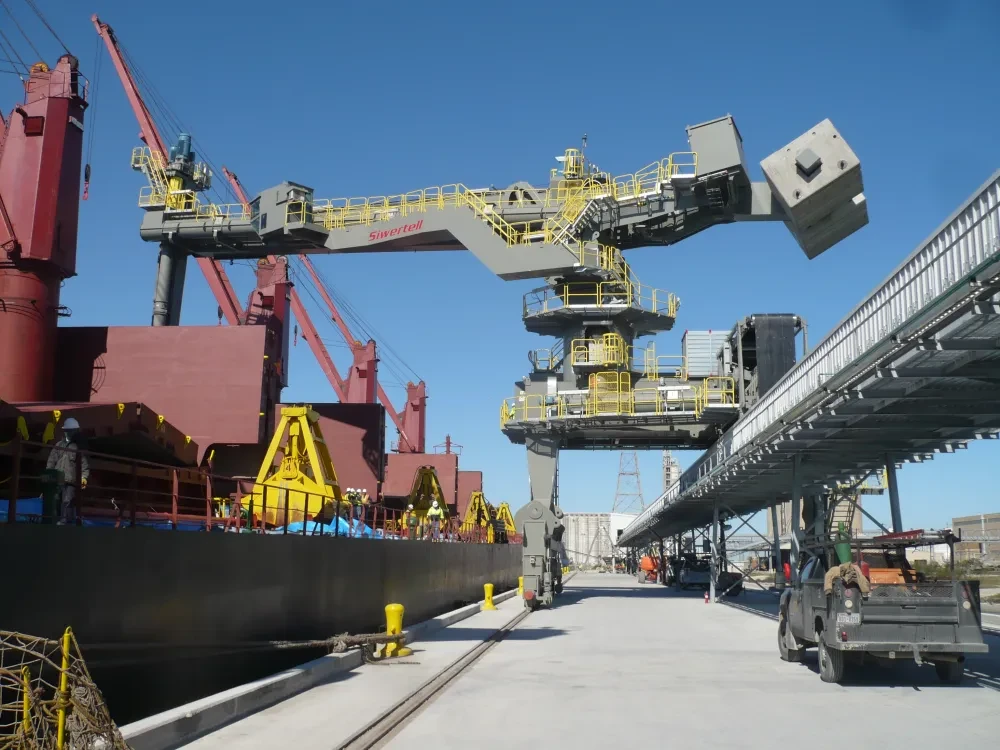 Siwertell ship unloader
