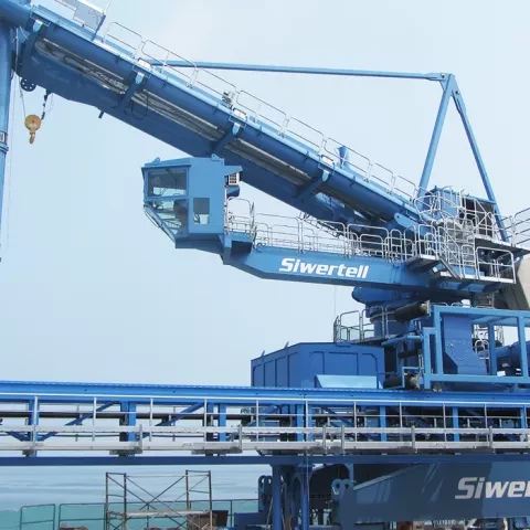 Blue Siwertell ship unloader and belt conveyor