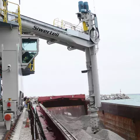White Siwertell ship unloader in operation