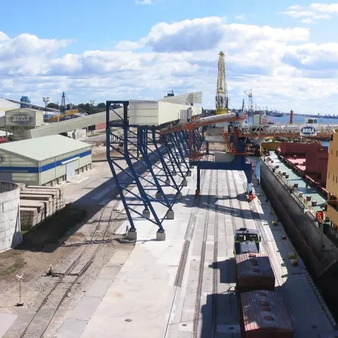 Yellow Siwertell Ship loader and conveyor belt