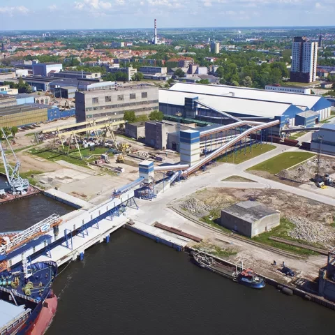 Siwertell bulk terminal with ship loader, conveyors, storage seen from above