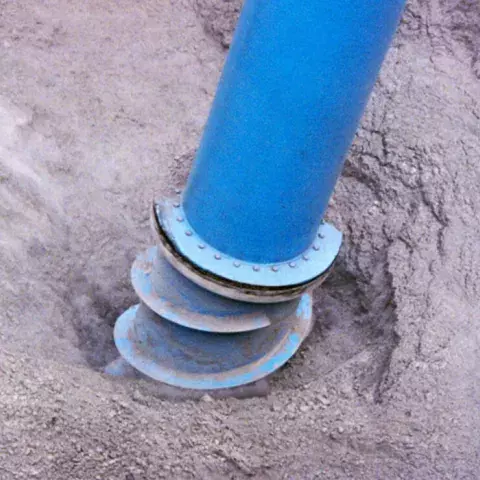 Blue Siwertell Ship unloader in operation