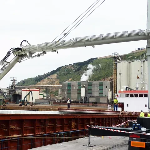 White Siwertell mobile unloader in operation