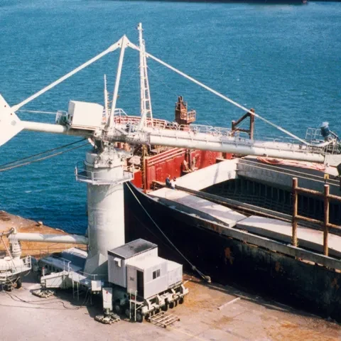 White Siwertell Ship unloader in operation