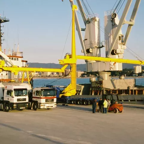 Yellow Siwertell mobile unloader in operation