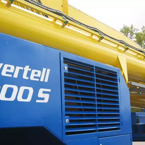 Yellow Siwertell mobile unloaderfor cement, Spain