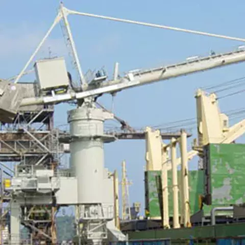 White Siwertell Ship unloader in operation