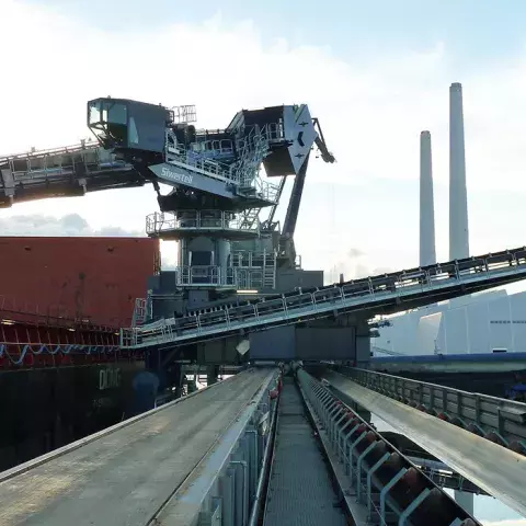 Siwertell Ship unloader in operation