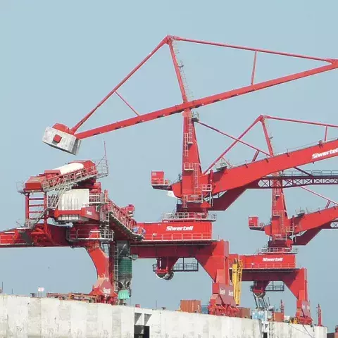 Red Siwertell Ship unloader for coal and petroleum coke, India 