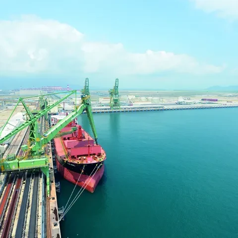 Green Siwertell Ship unloader in operation