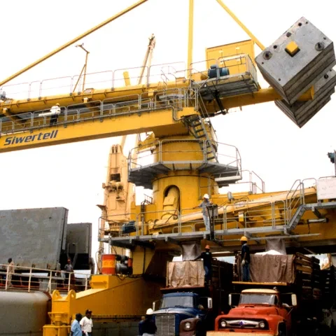 Yellow Siwertell Ship unloader in operation