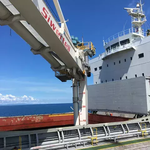Ship unloader vertical screw inside ship hold