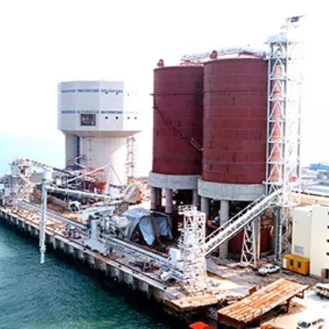 Siwertell Ship unloader for limestone, Hong Kong