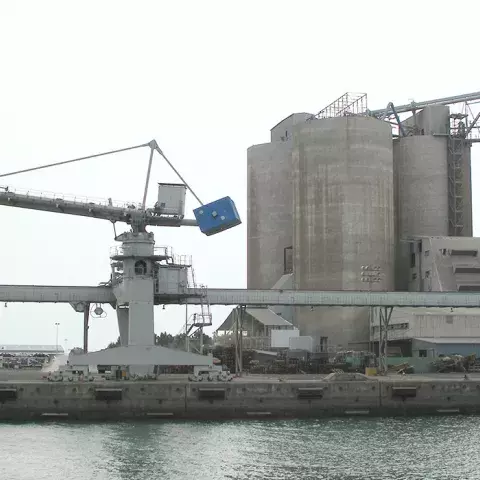 White Siwertell Ship unloader for cement, Kuwait
