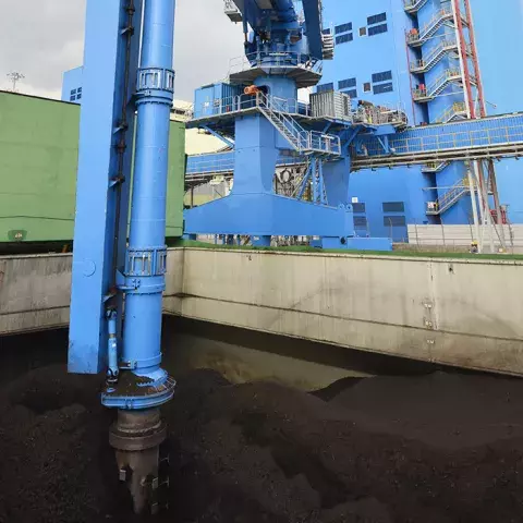 Blue Siwertell Ship unloader in operation