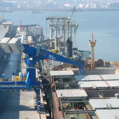 Blue Siwertell Ship unloader in operation