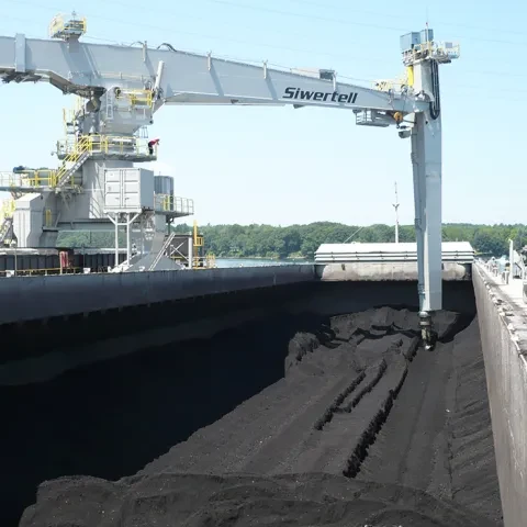 White Siwertell Ship unloader in operation