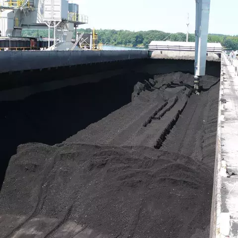 White Siwertell Ship unloader in operation