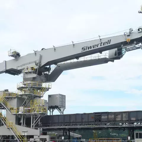 White Siwertell Ship unloader in operation