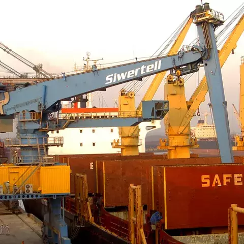 Blue Siwertell Ship unloader in operation