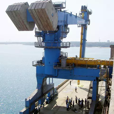 Blue Siwertell Ship unloader for fertilizer, India