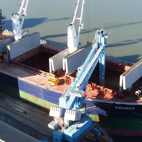 Blue Siwertell Ship unloader in operation