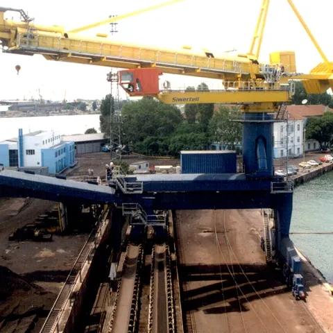 Yellow Siwertell Ship unloader in operation