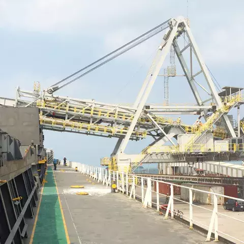 Siwertell ship loader in operation