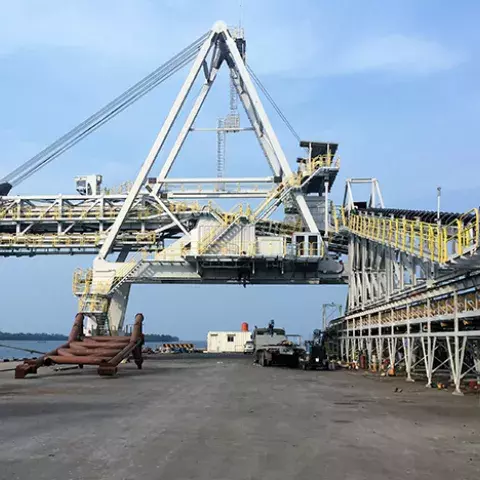 Siwertell ship loader and belt conveyor on jetty