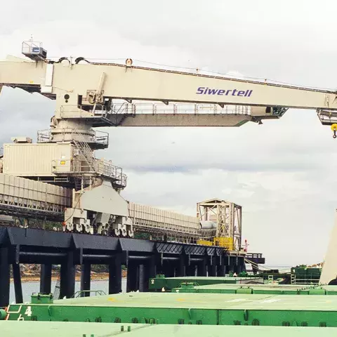 White Siwertell Ship unloader in operation